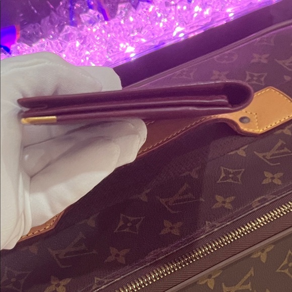 Cartier Burgandy Leather Wallet with Gold Accent - Picture 15 of 15